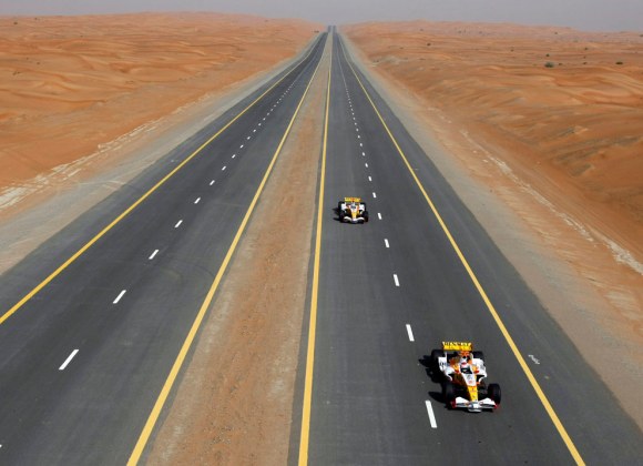 renault-f1-desert.jpg