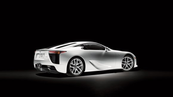 06-lexus-lfa-press