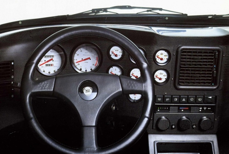 lancia-hyena-interior